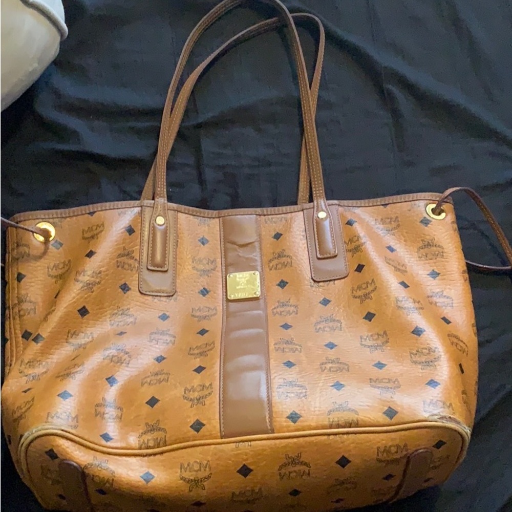 Medium MCM shopper in cognac